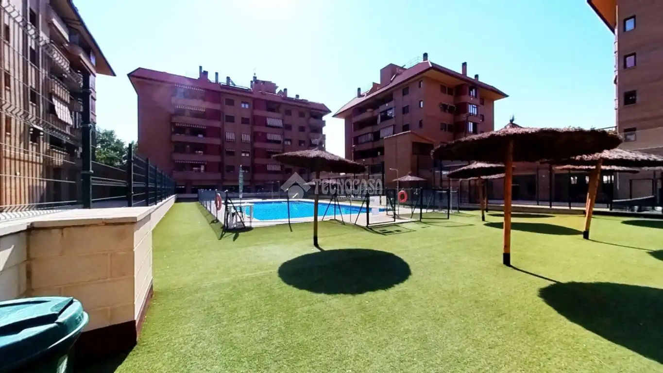 Swimming pool of Flat for sale in Alcalá de Henares  with Air Conditioner, Terrace and Storage room
