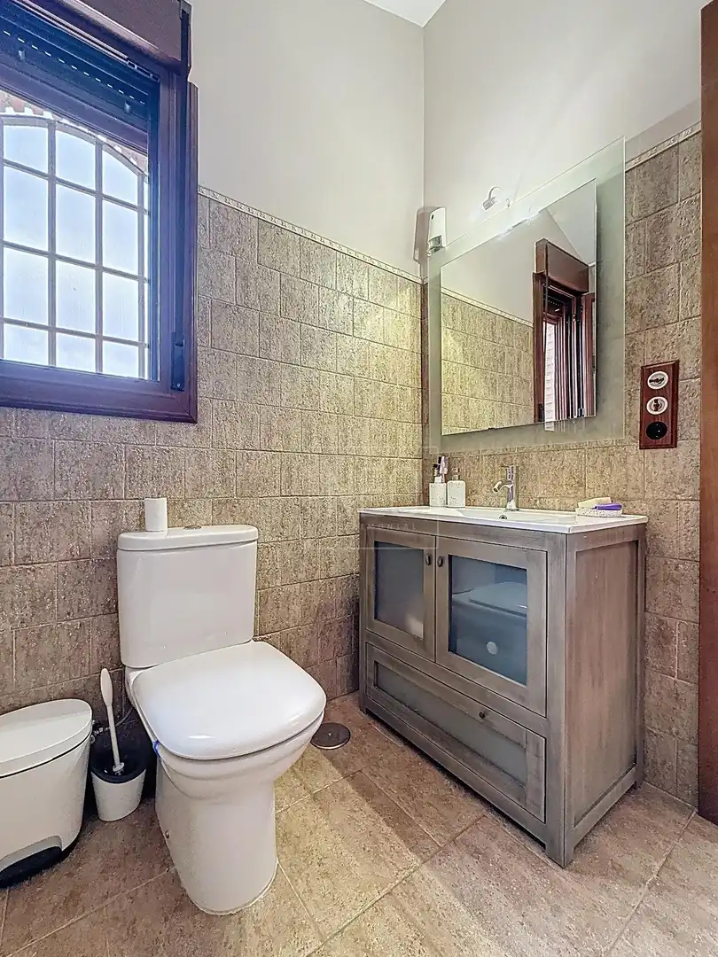 Baño de Casa o chalet en venta en Albolote con Aire acondicionado, Calefacción y Jardín privado