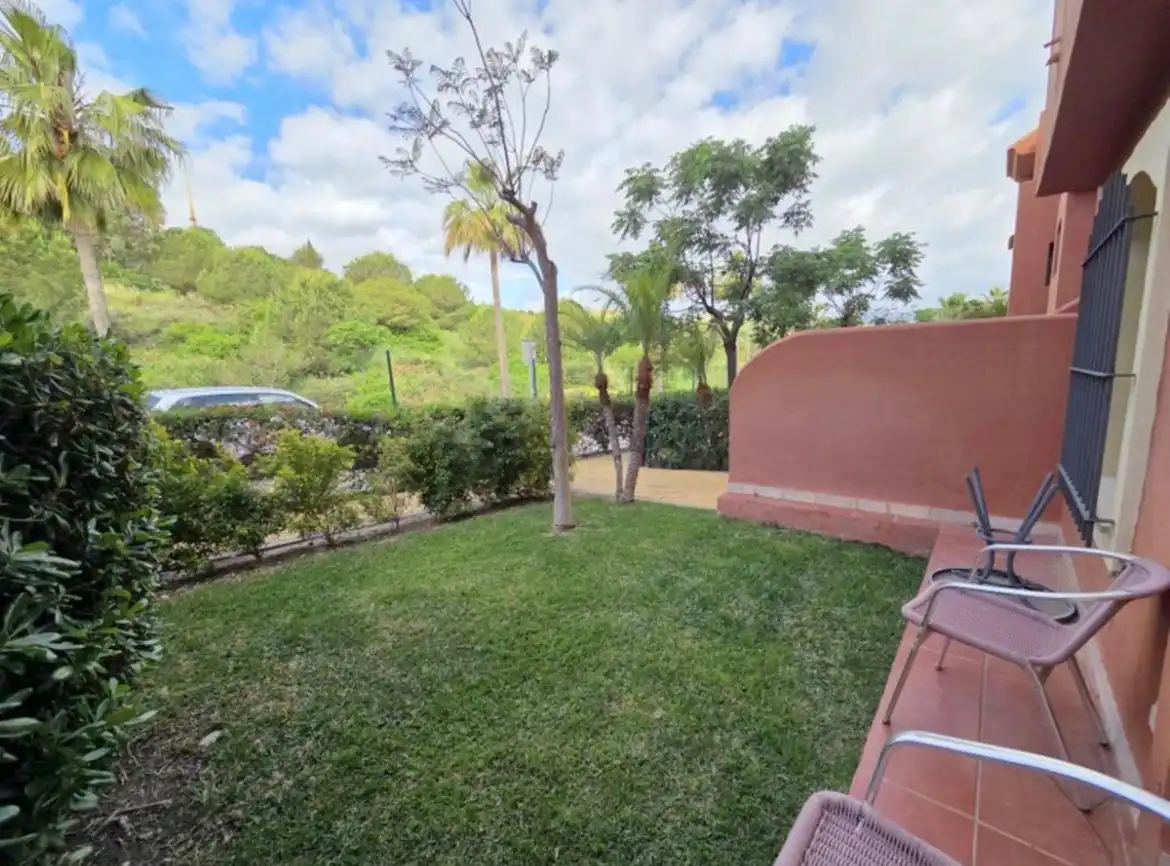 Garten von Wohnung zum Verkauf in Estepona mit Klimaanlage, Terrasse und Möbliert