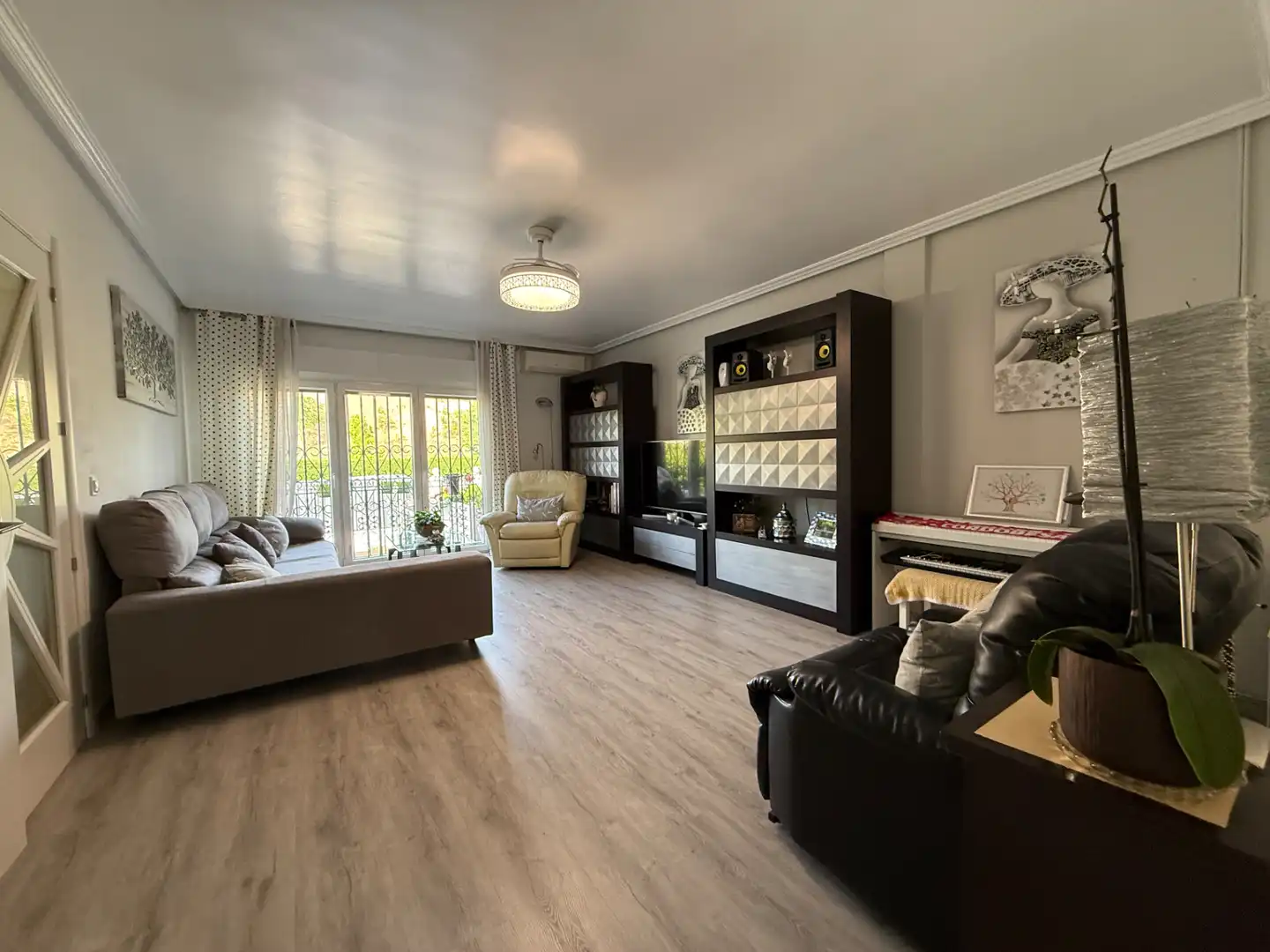 Sala de estar de Casa adosada en venta en Arganda del Rey con Aire acondicionado, Calefacción y Jardín privado