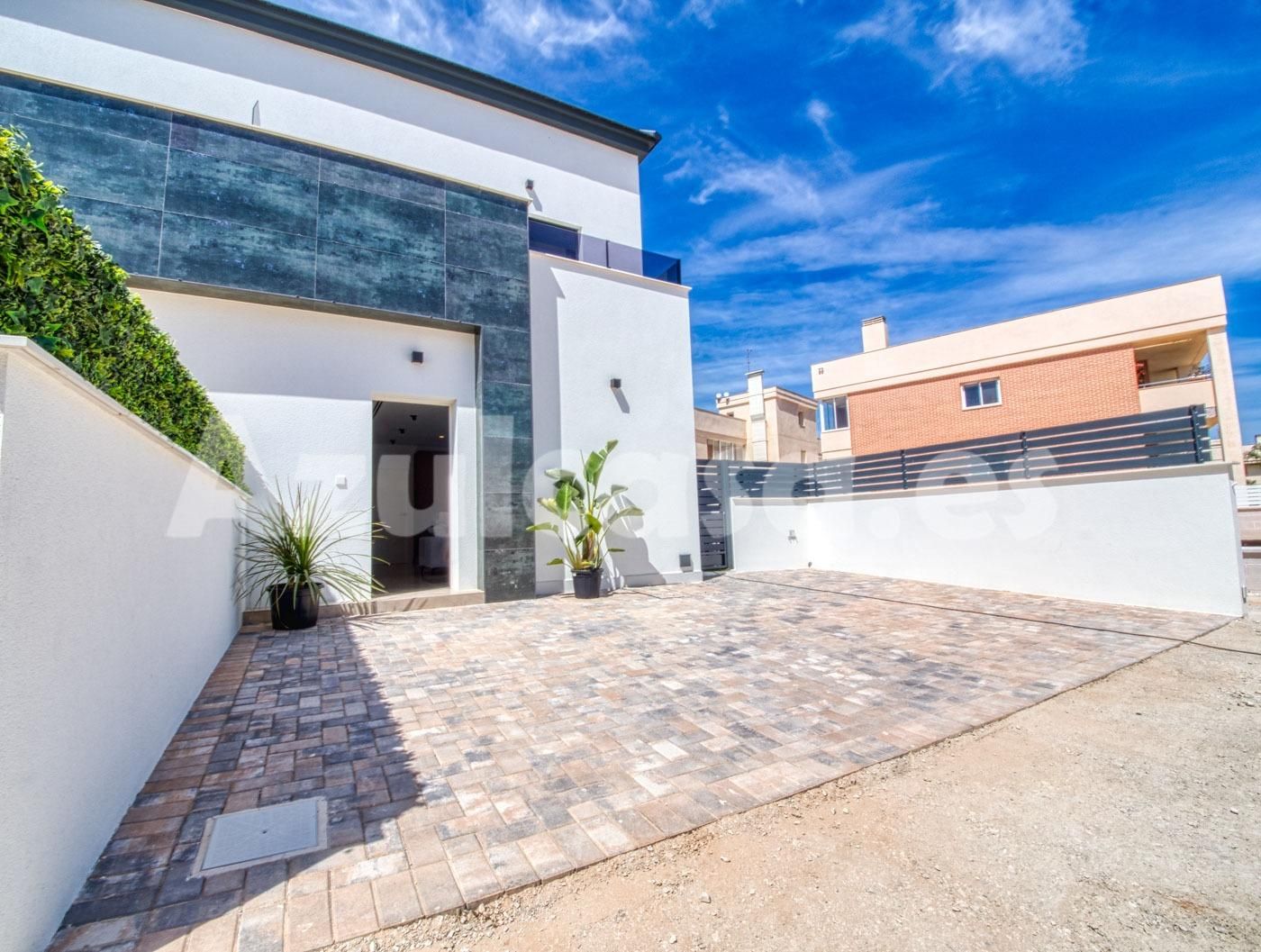 Vista exterior de Casa adosada en venda en Santa Pola amb Aire condicionat, Jardí privat i Terrassa