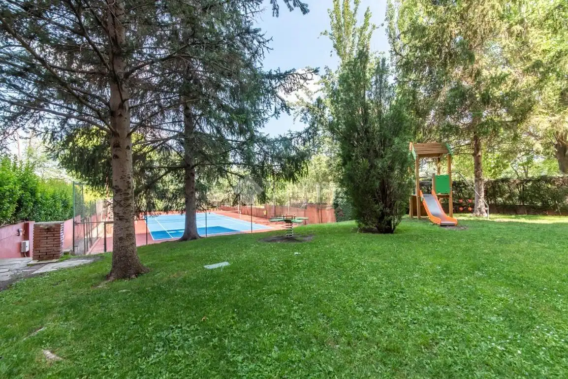 Piscina de Pis de lloguer en Madrid amb Aire condicionat, Calefacció i Terrassa