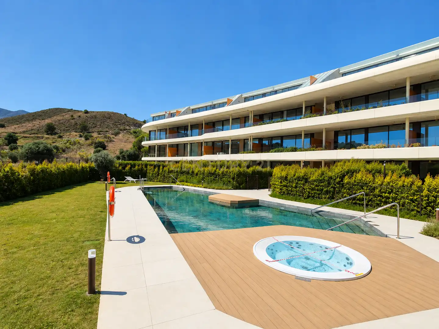 Apartamento con piscina en venta en CL GOLONDRINAS LAS 62(P) TB-062 FUENGIROLA (MÁLAGA), imagen 2