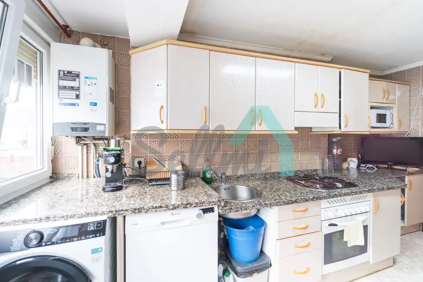 Cuina de Pis en venda en Oviedo  amb Calefacció, Parquet i Traster
