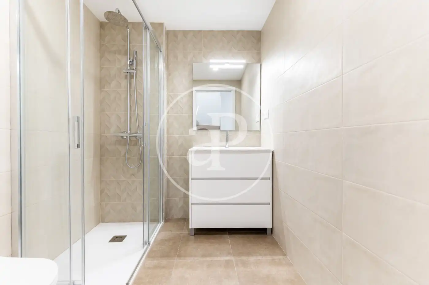 Badezimmer von Dachboden zum Verkauf in Terrassa mit Klimaanlage, Heizung und Terrasse