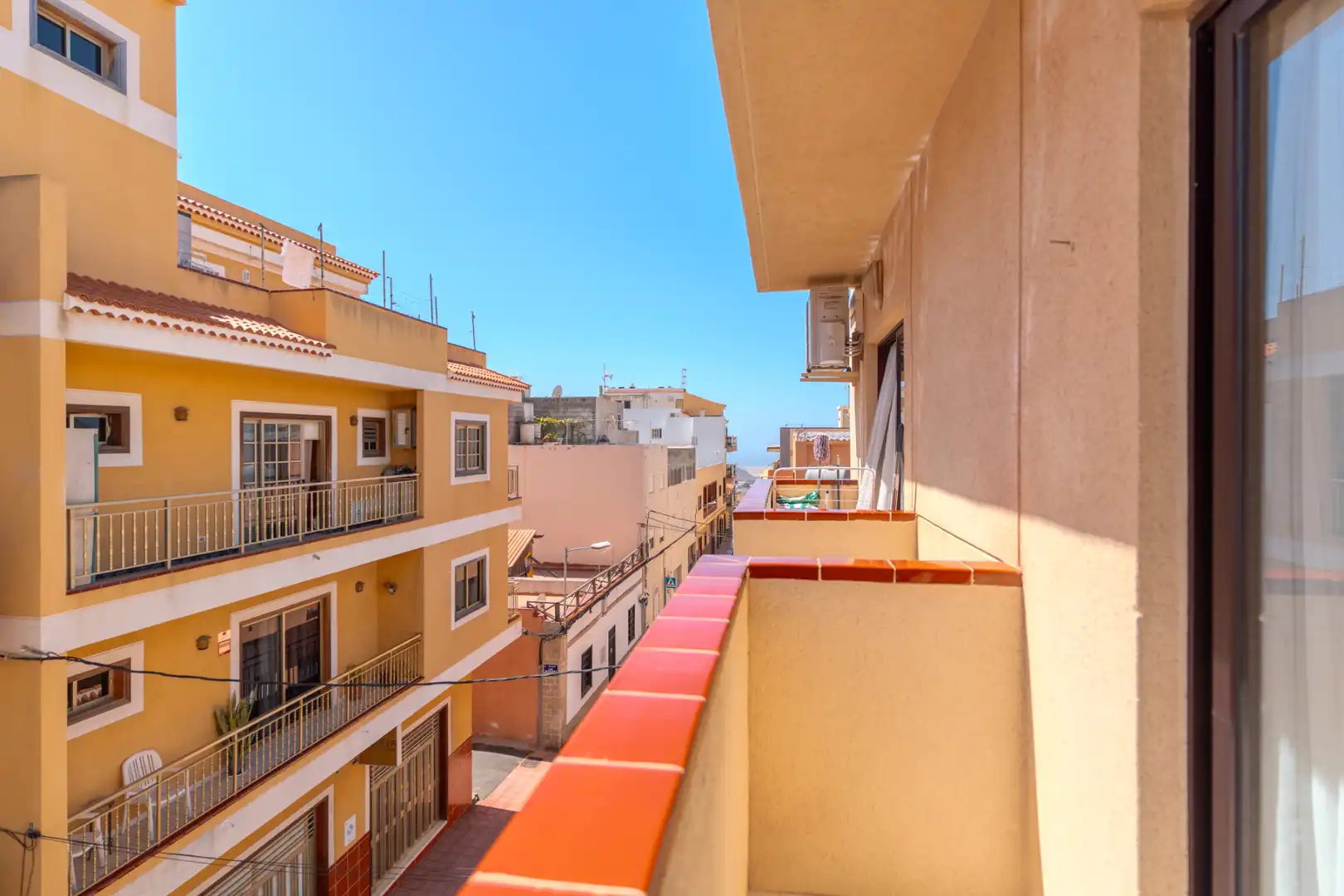 Vista exterior de Piso en venta en Arona con Amueblado y Balcón