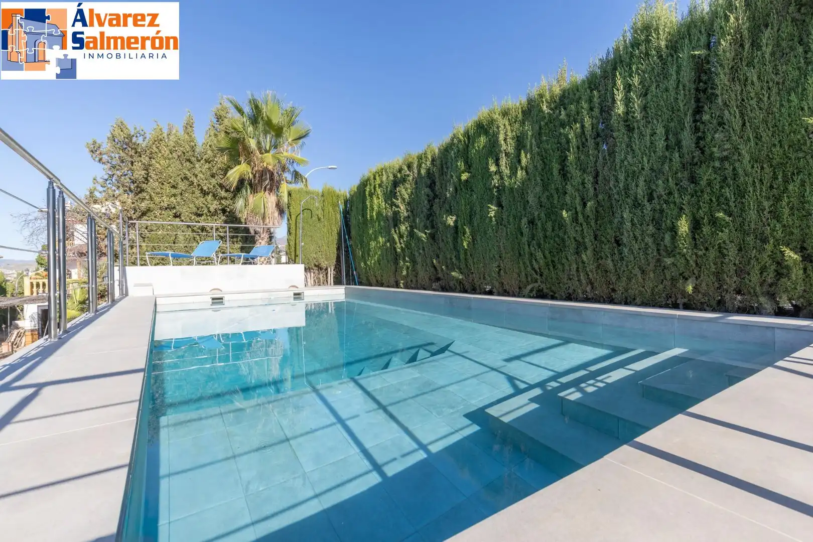 Piscina de Casa o chalet en venta en Altos de la Zubia