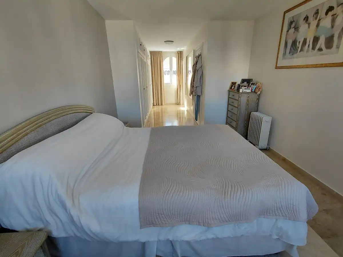 Habitación de Ático en venta en Marbella con Terraza, Trastero y Piscina