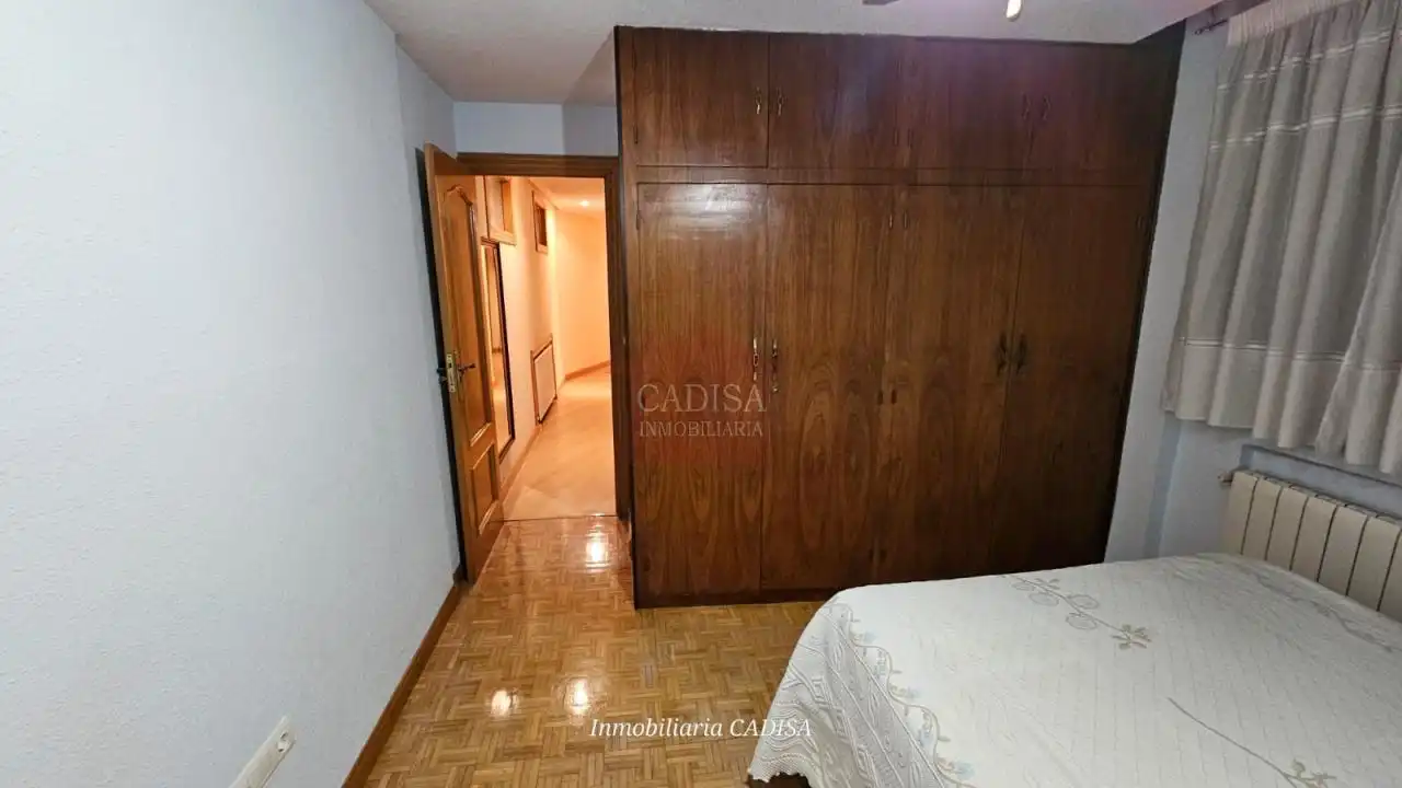 Bedroom of Flat for rent in Salamanca  with Air Conditioner, Heating and Furnished