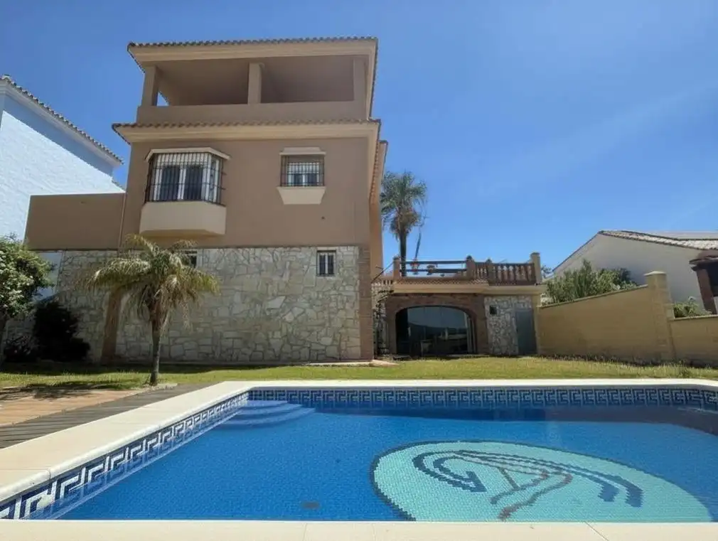 Vista exterior de Casa o chalet en venta en Algeciras con Calefacción, Jardín privado y Terraza
