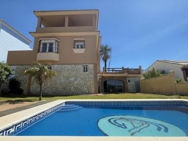 Chalet con balcón en venta en San García