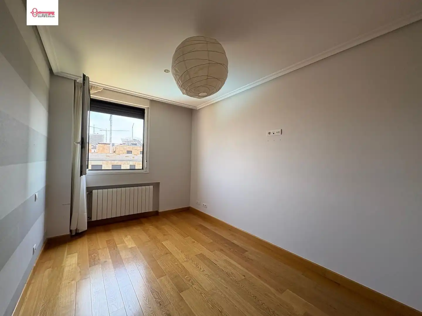 Dormitori de Apartament en venda en Burgos amb Calefacció, Traster i Piscina comunitària