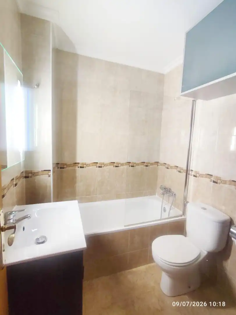Baño de Ático en venta en Orihuela con Aire acondicionado, Terraza y Amueblado