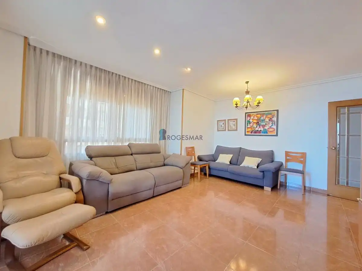 Sala d'estar de Apartament en venda en Benicasim / Benicàssim amb Terrassa, Traster i Piscina comunitària