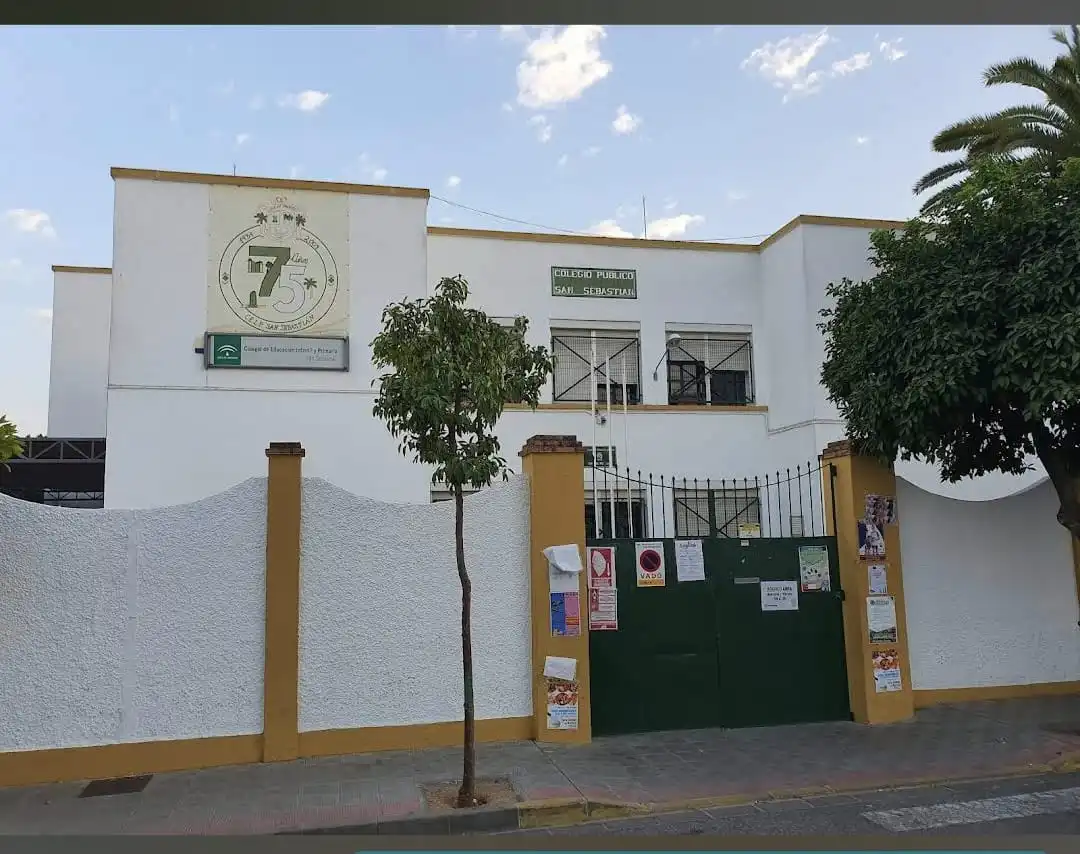 Exterior view of Detached homes for sale in Dos Hermanas  with Air Conditioner, Terrace and Storage room