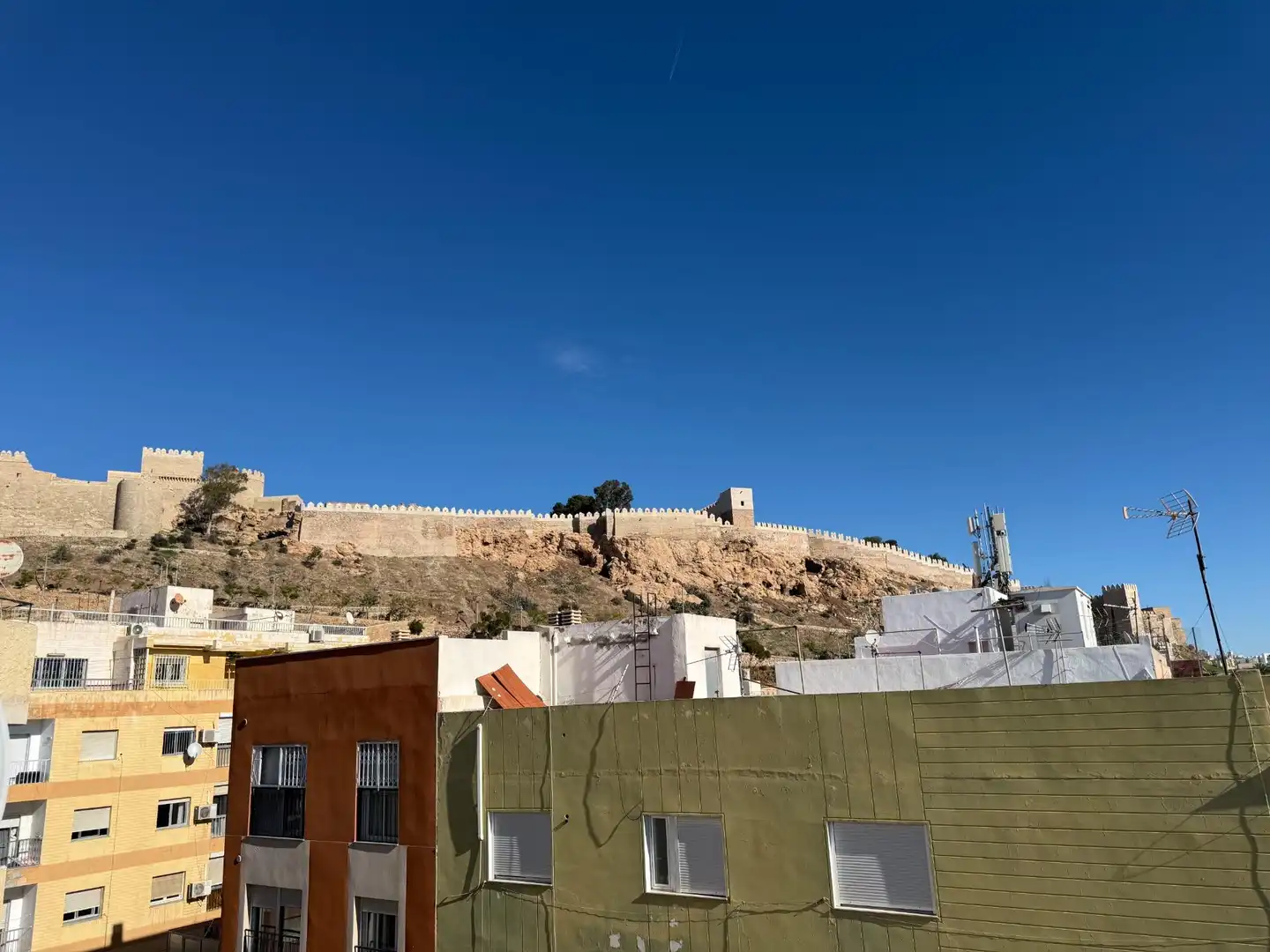 Außenansicht von Dachboden zum Verkauf in Almería mit Terrasse