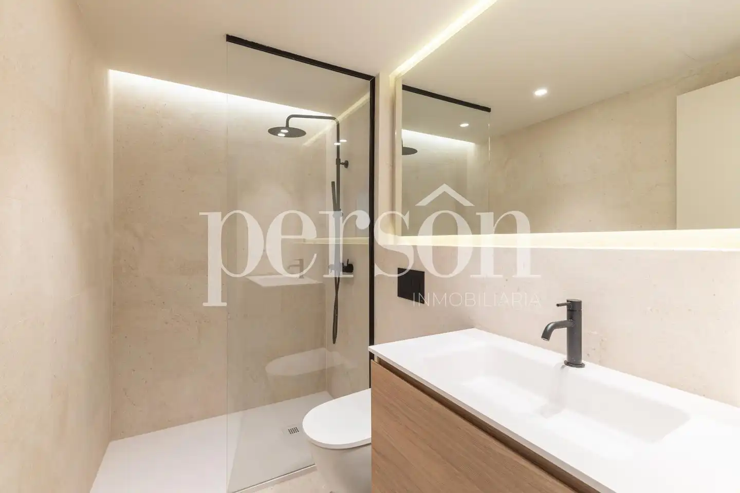 Baño de Piso en venta en Valencia con Aire acondicionado, Jardín privado y Terraza