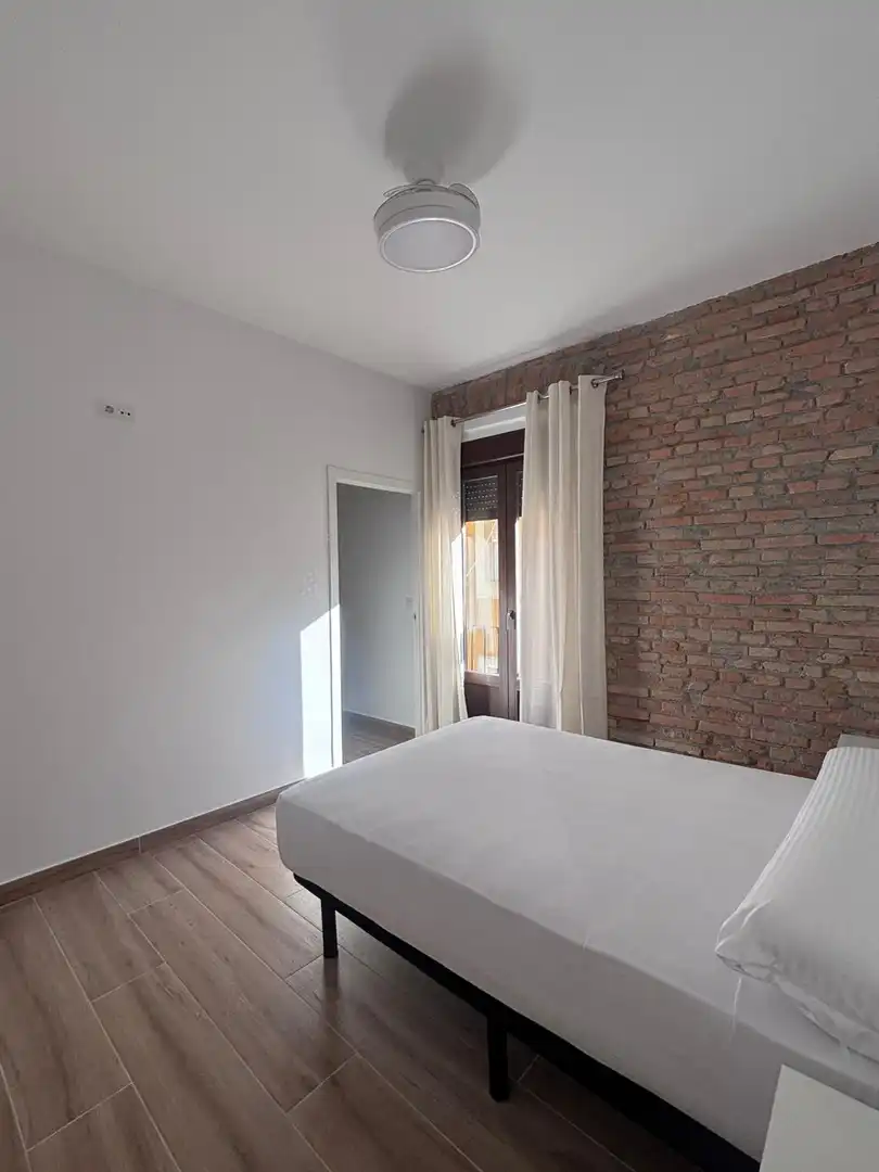 Bedroom of Flat for rent in Granada  with Air Conditioner, Furnished and Balcony