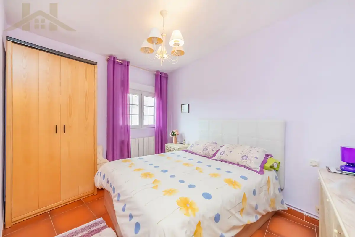 Dormitori de Casa o xalet en venda en Miraflores de la Sierra amb Calefacció, Jardí privat i Terrassa