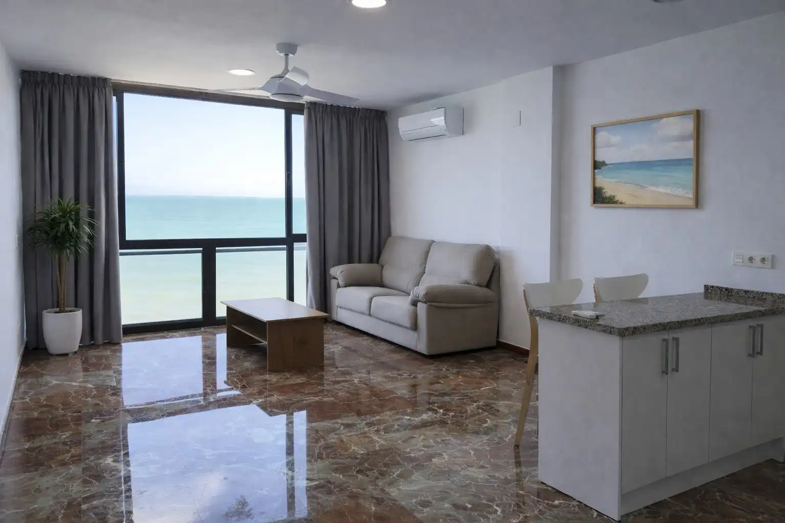 Apartamento de alquiler en Zona Centro Comercial Torrequebrada, Torrequebrada