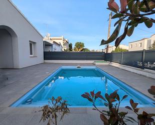 Swimming pool of House or chalet for sale in Empuriabrava  with Air Conditioner, Heating and Private garden