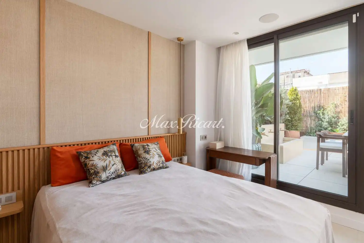 Bedroom of Attic for rent in Barcelona  with Air Conditioner, Heating and Terrace