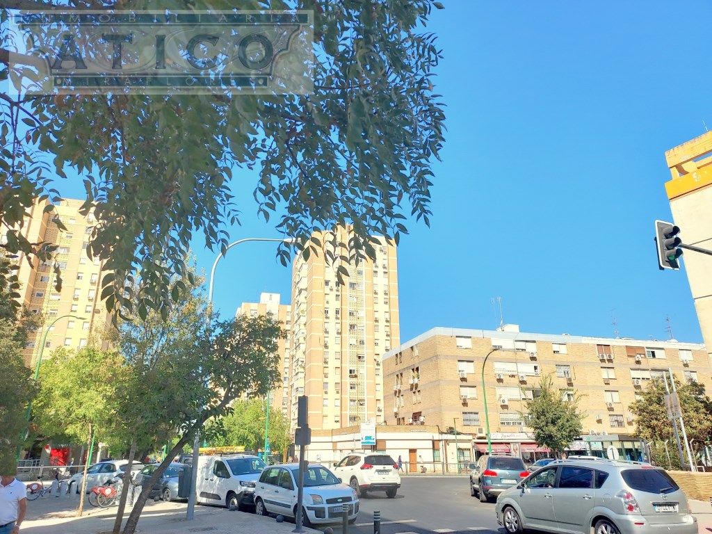 Vista exterior de Casa o chalet en venta en  Sevilla Capital con Aire acondicionado