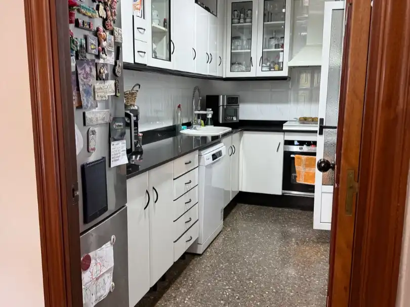 Cuina de Pis en venda en Badalona amb Aire condicionat, Terrassa i Balcó
