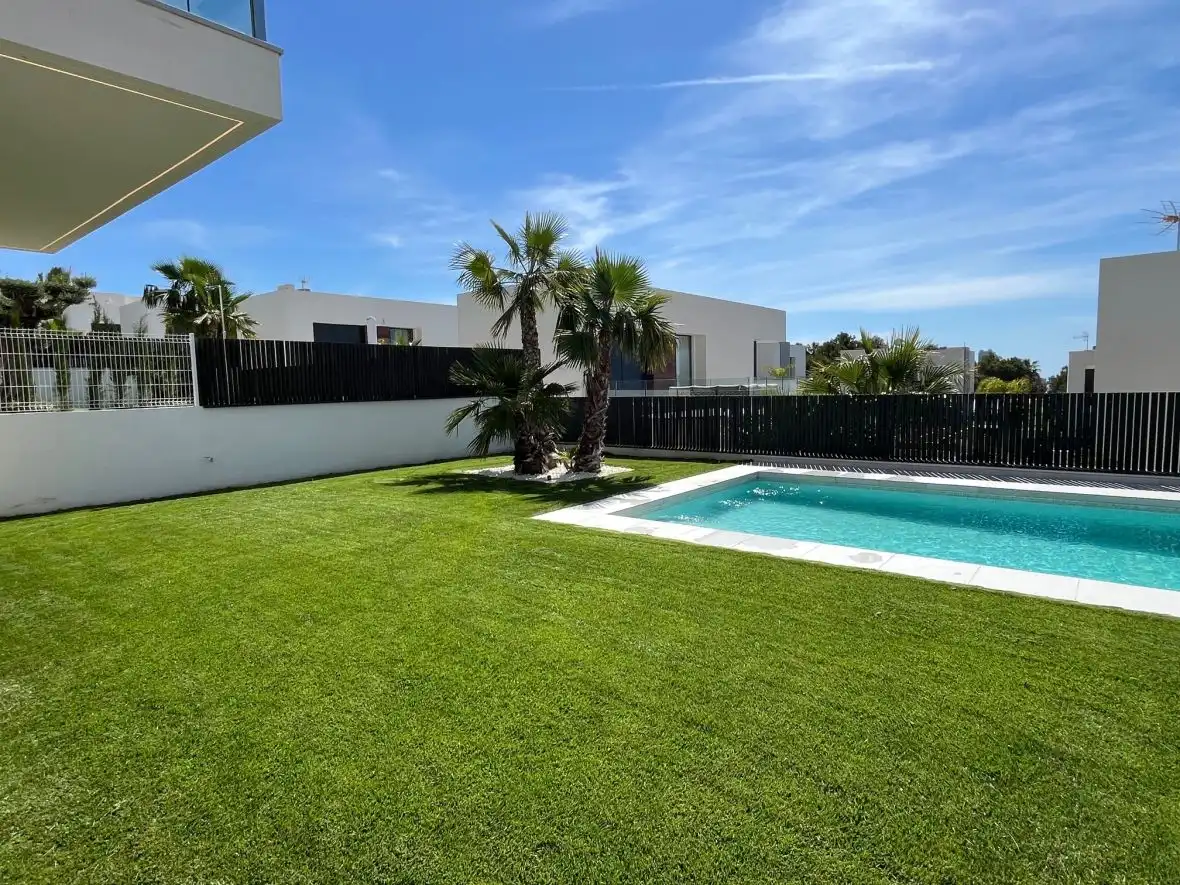 Chalet con piscina en venta en Carrer Berlin, imagen 8