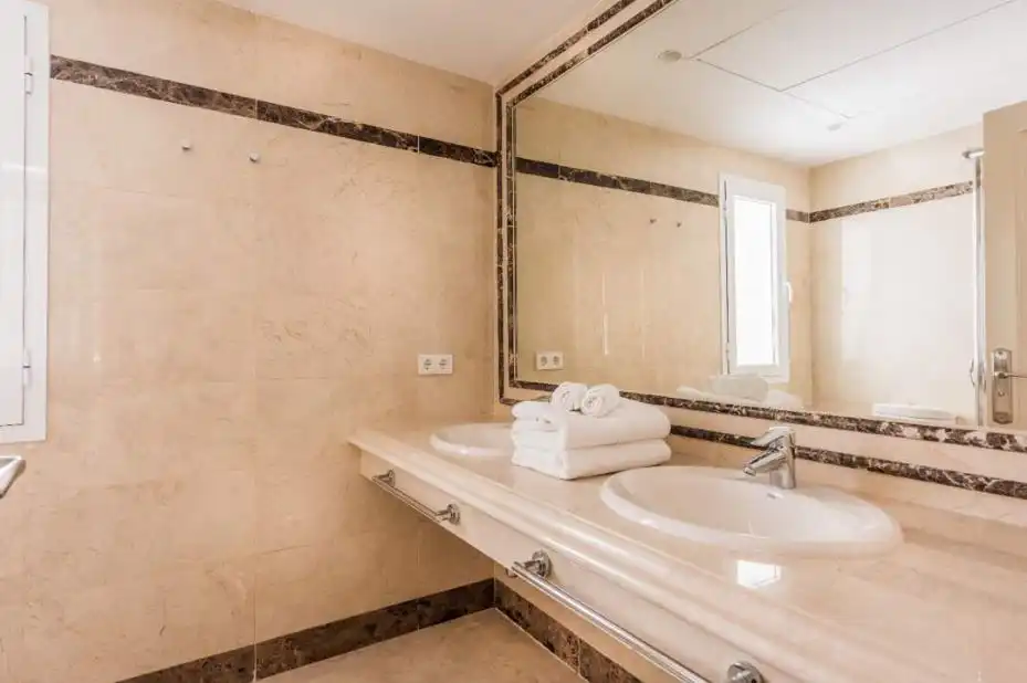 Bany de Apartament de lloguer en Marbella amb Aire condicionat, Calefacció i Parquet