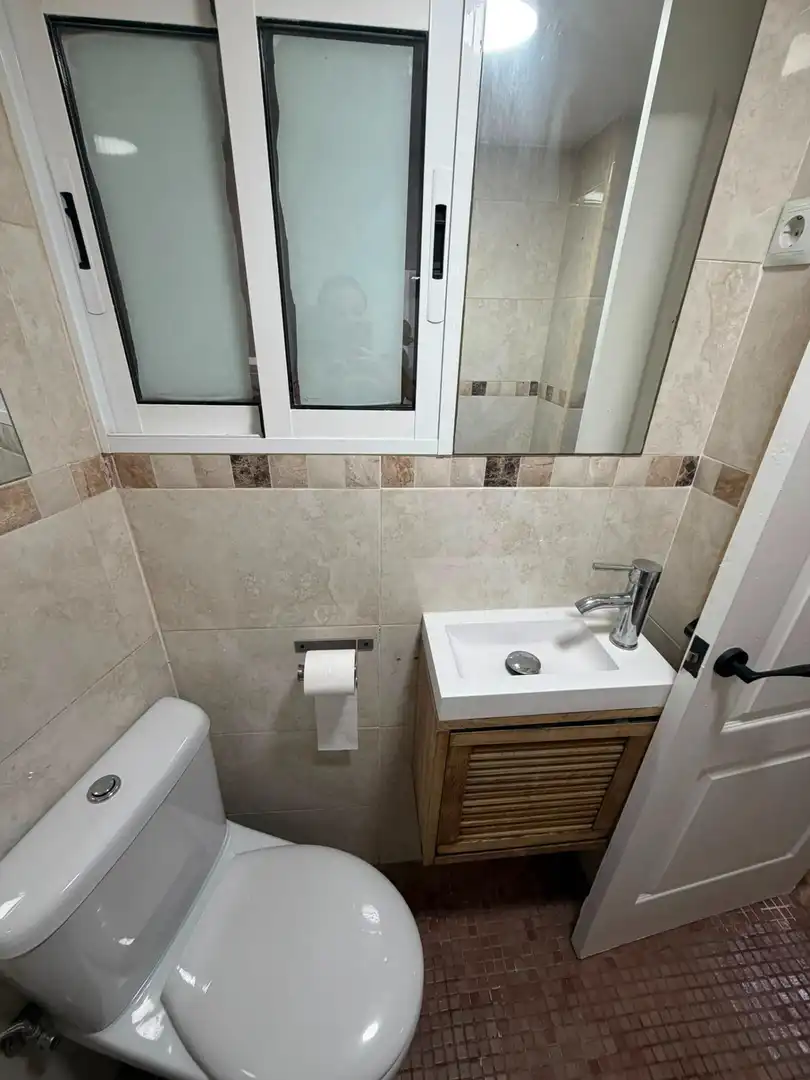 Baño de Planta baja de alquiler en Alicante / Alacant con Aire acondicionado, Calefacción y Amueblado