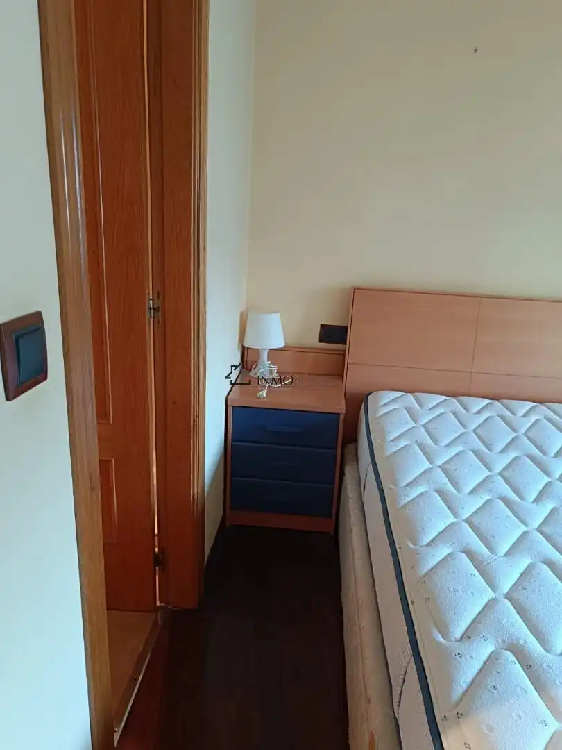 Bedroom of Flat for rent in Zona de Plaza de Barcelos