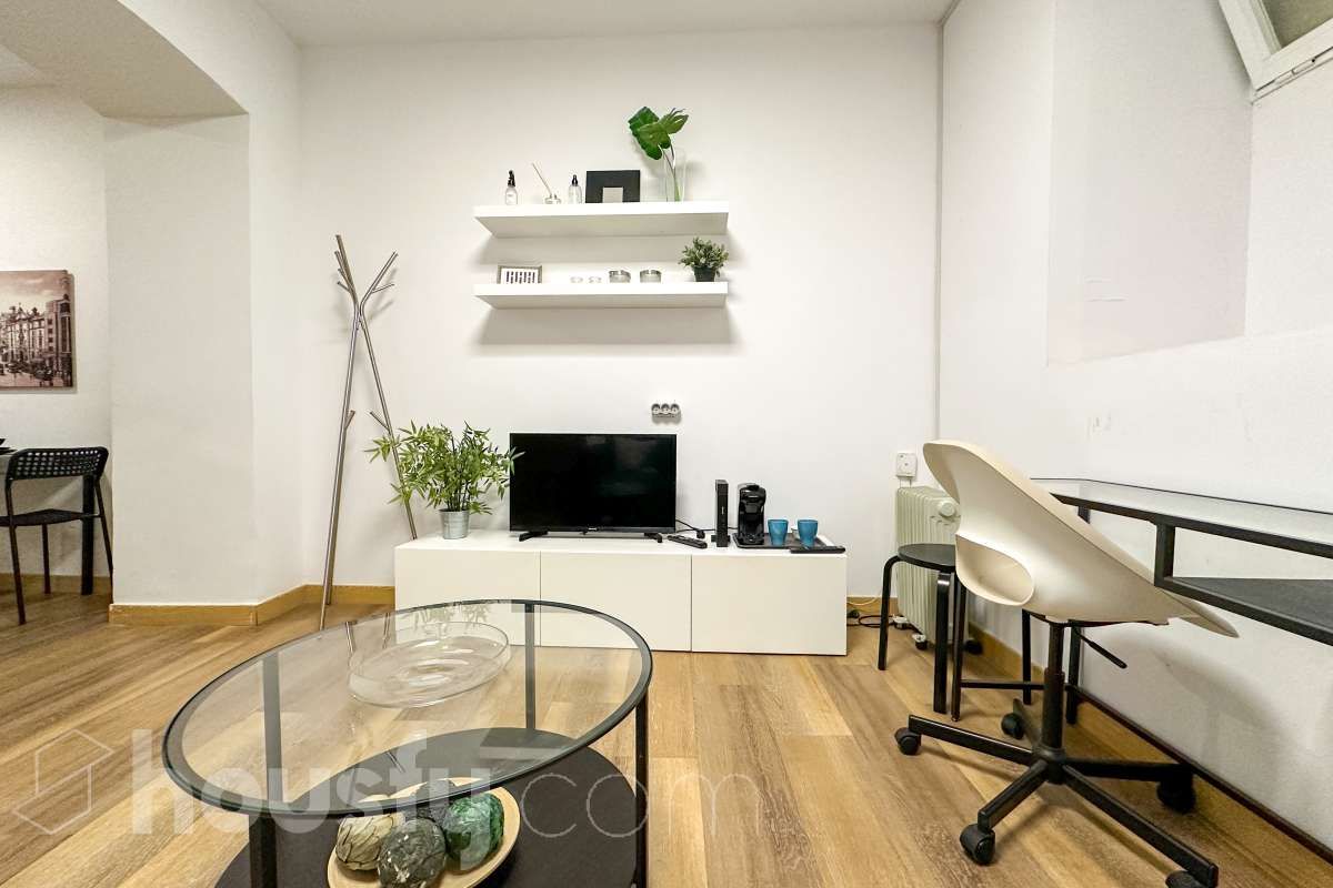 Sala d'estar de Planta baixa en venda en  Madrid Capital amb Traster i Moblat