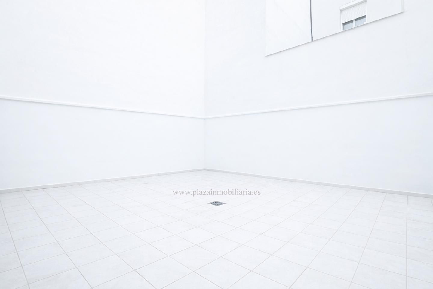 Planta baja for sale in Lucena  with Air Conditioner, Terrace and Storage room