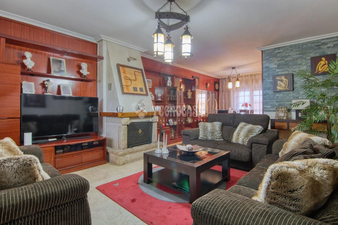 Sala d'estar de Casa adosada en venda en Arroyo de la Encomienda amb Aire condicionat i Calefacció