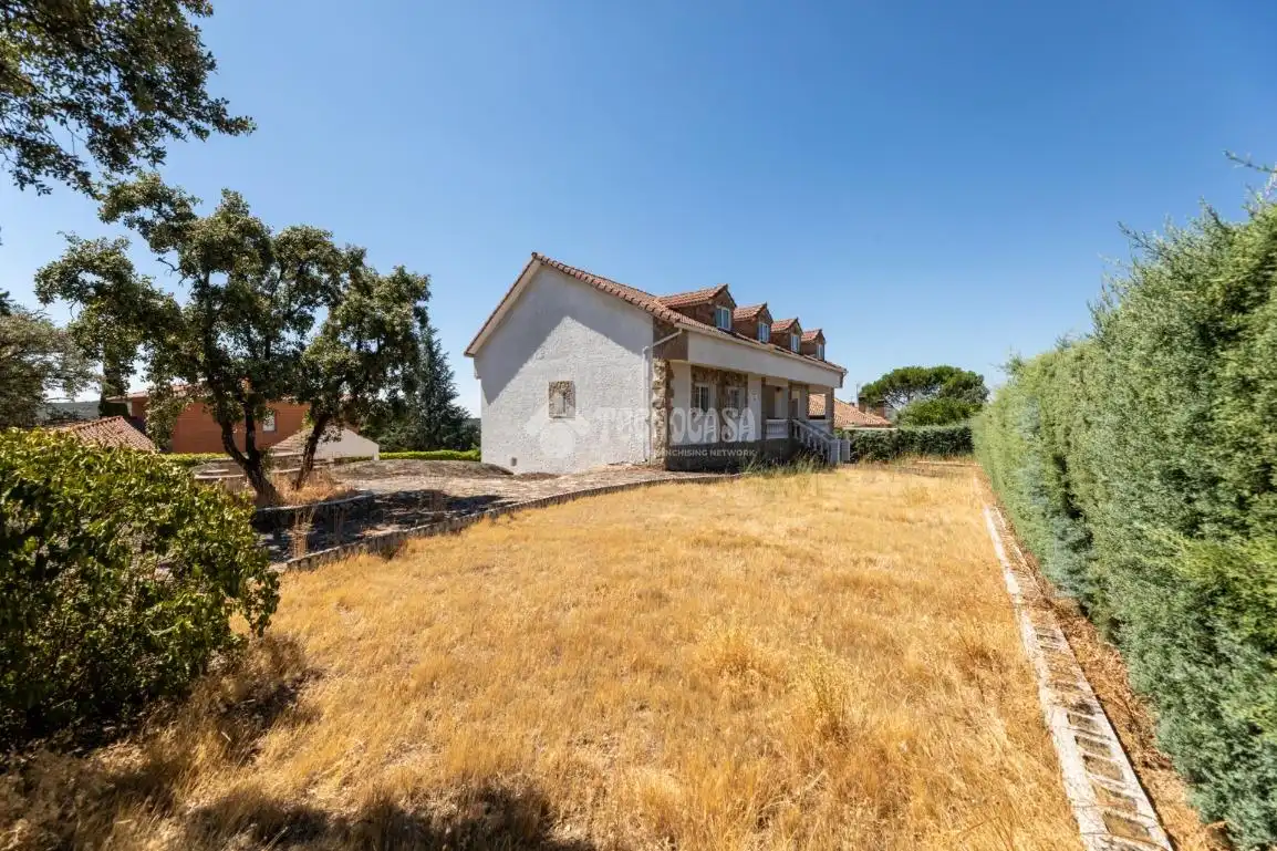 Casa o xalet en venda en Hoyo de Manzanares amb Calefacció i Jardí privat