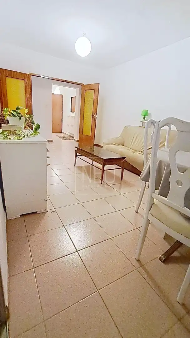 Sala d'estar de Pis en venda en Reyes Católicos