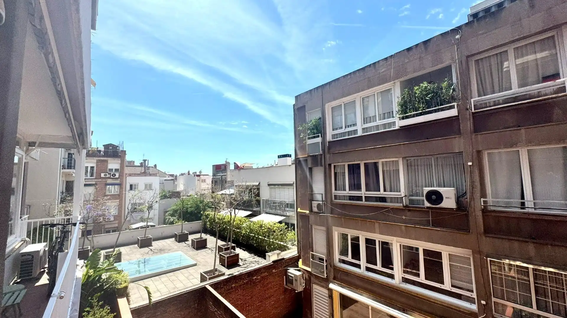 Vista exterior de Piso en venta en Barcelona con Aire acondicionado, Calefacción y Parquet