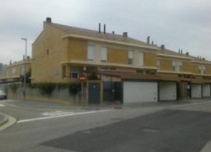 Vista exterior de Casa adosada en venda en Cuarte de Huerva amb Jardí privat
