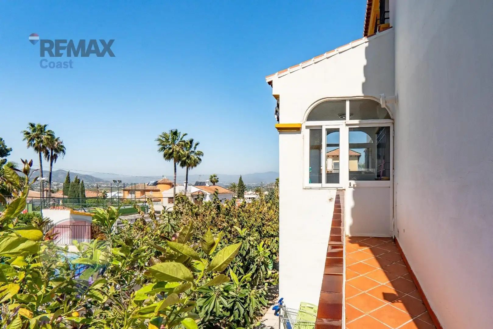 Vista exterior de Casa o xalet en venda en Alhaurín de la Torre amb Piscina comunitària