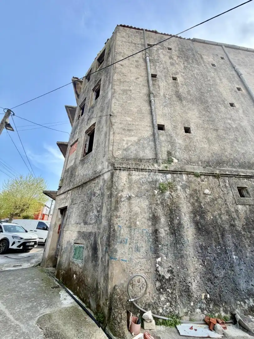 Vista exterior de Edificio en venta en Santander