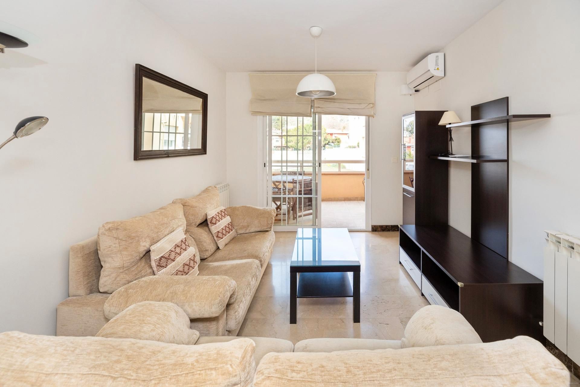 Living room of Flat for sale in  Granada Capital  with Air Conditioner, Heating and Private garden