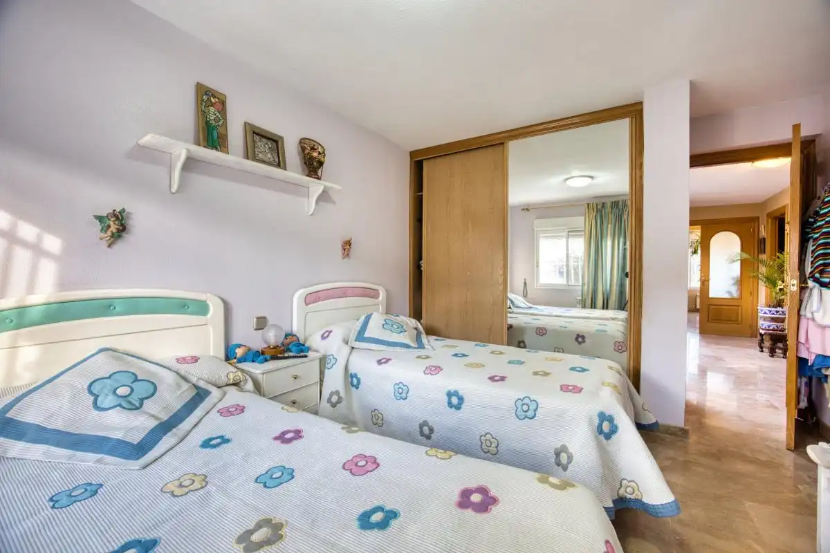 Habitación de Casa o chalet en venta en L'Alfàs del Pi con Aire acondicionado, Calefacción y Jardín privado