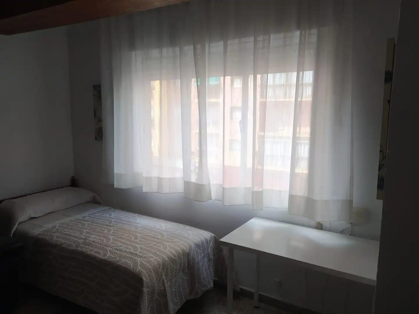 Habitación de Estudio de alquiler en Granada con Amueblado