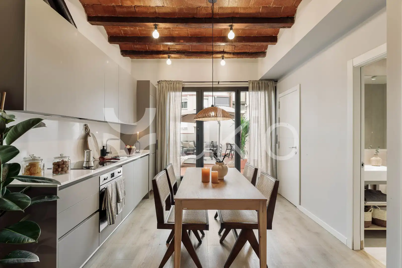 Cuina de Apartament de lloguer en Barcelona amb Aire condicionat, Calefacció i Terrassa