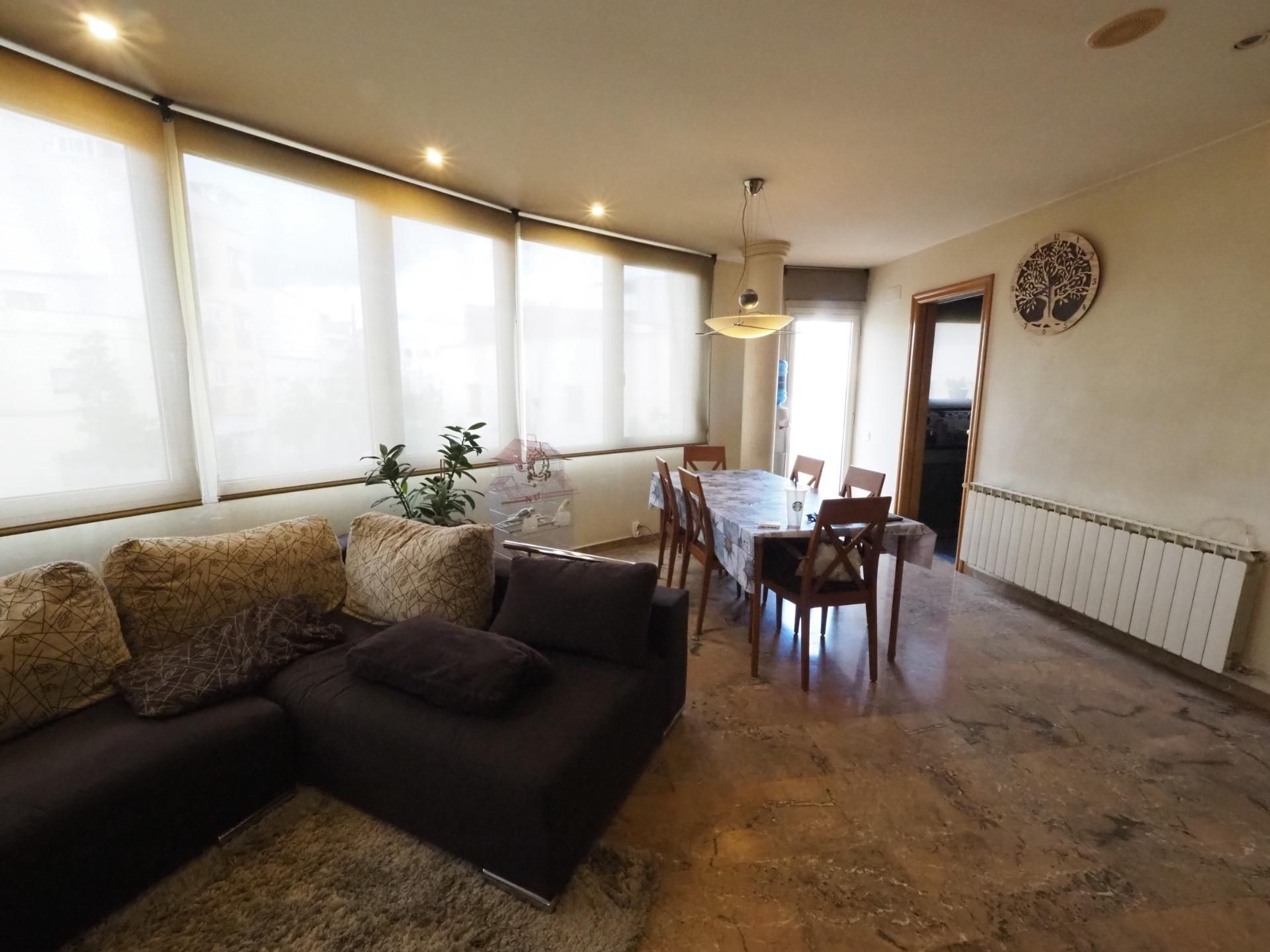 Sala d'estar de Casa o xalet en venda en Terrassa amb Parquet i Terrassa