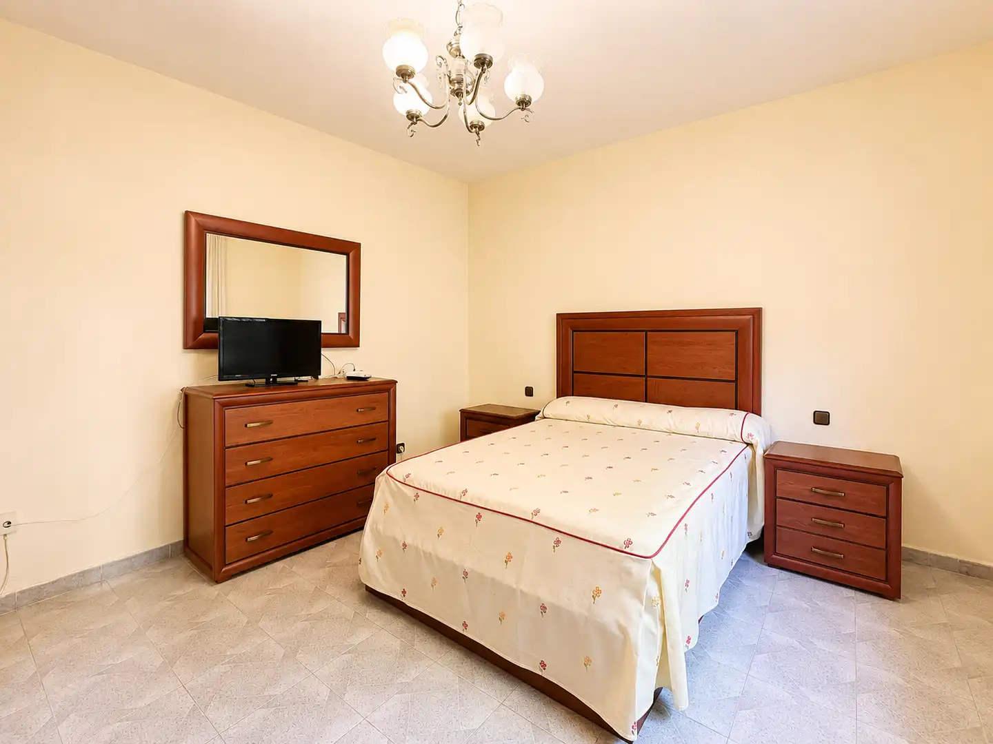 Flat for rent in Calle los Almendros, Bulevar - Plaza Castilla