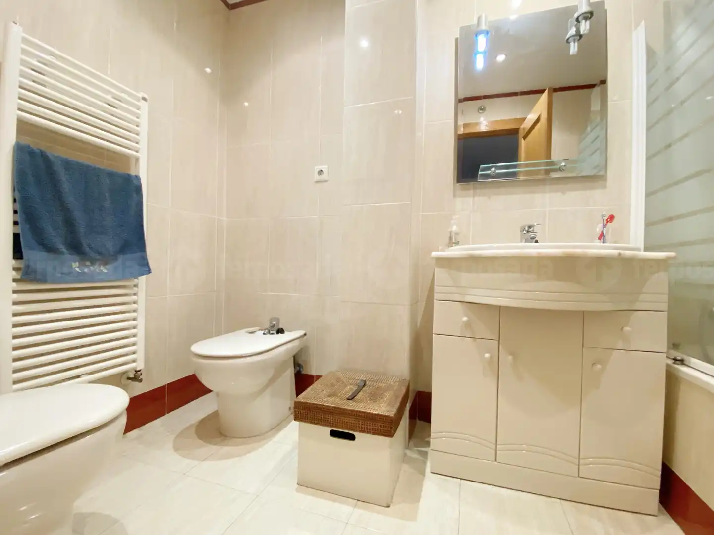 Badezimmer von Wohnung zur Miete in Gijón  mit Heizung, Privatgarten und Parkett