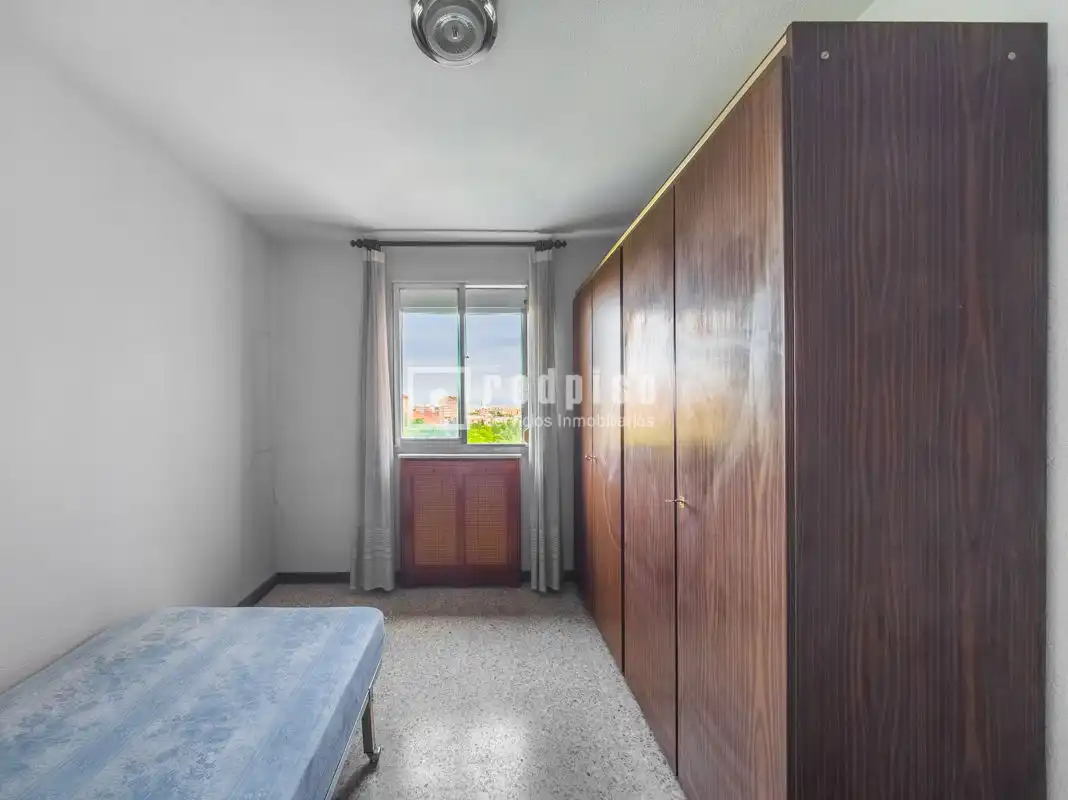 Habitación de Piso en venta en Madrid con Calefacción y Jardín privado