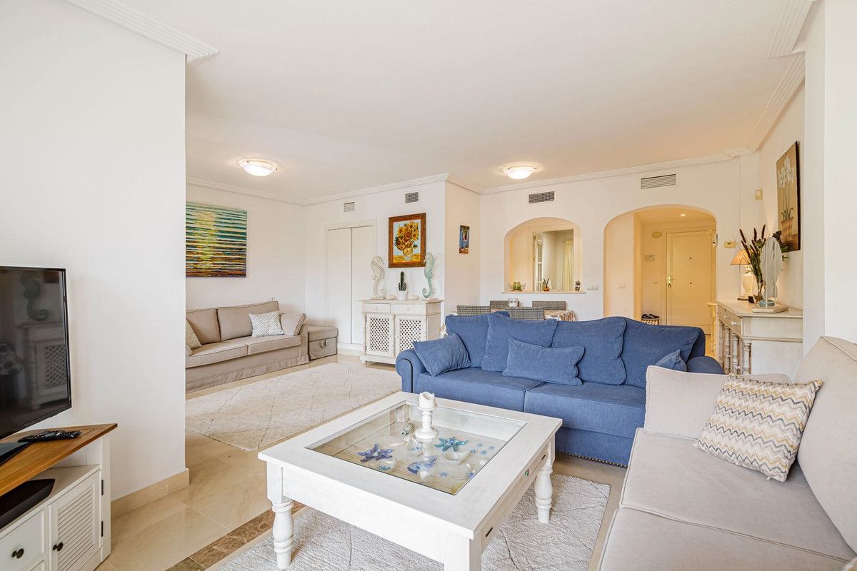 Sala d'estar de Apartament en venda en Benahavís amb Aire condicionat, Terrassa i Traster